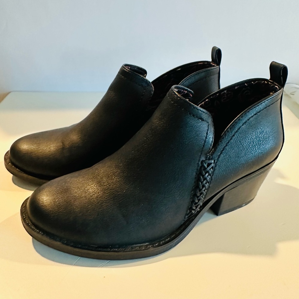 BareTraps Lidian Ankle Booties, Size 7